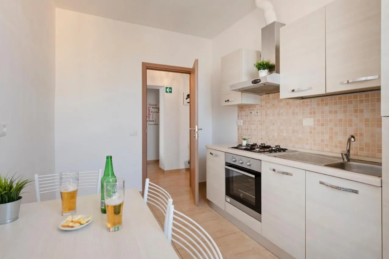 Central Large And Comfortable Apartment Rome Italy