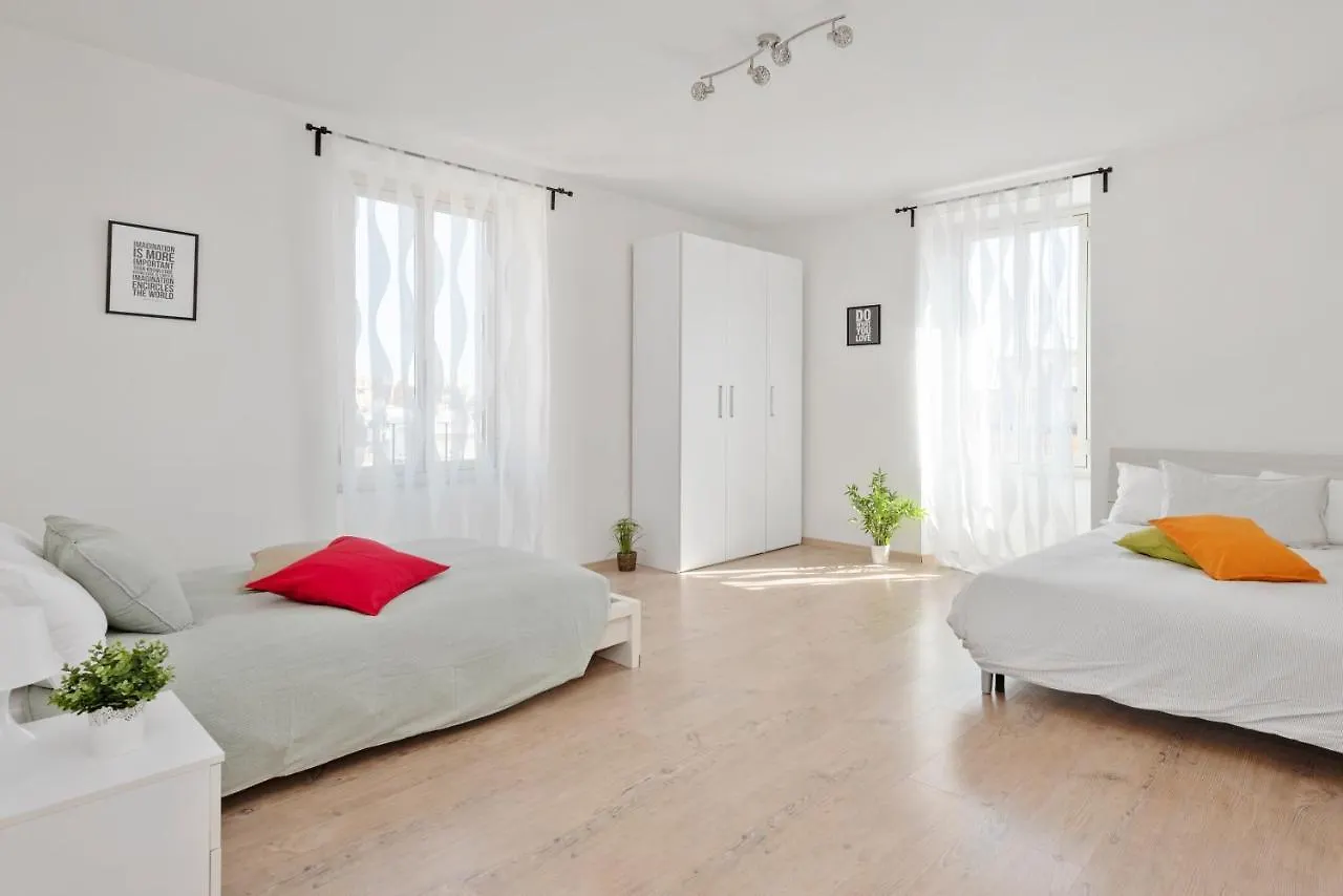 Central Large And Comfortable Apartment Řím